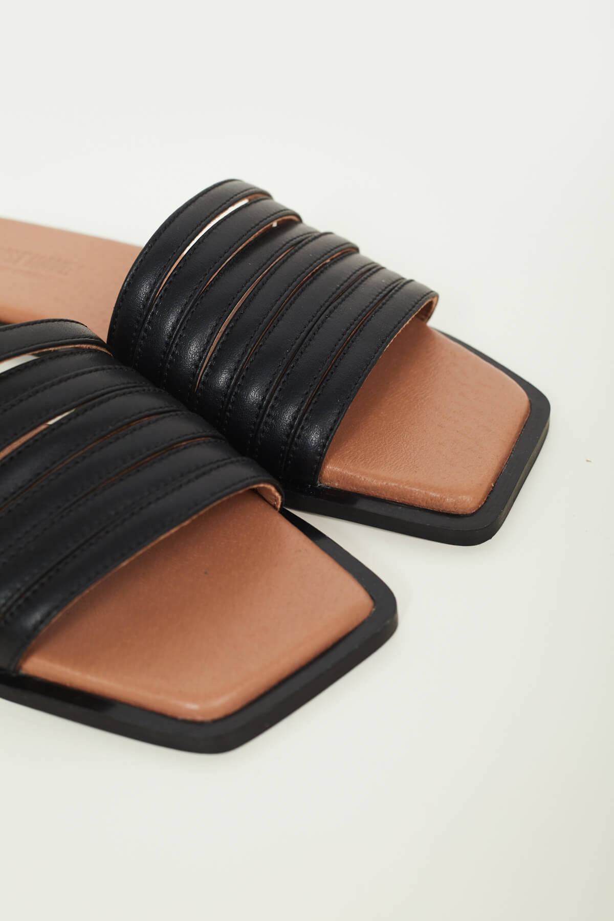 LEATHER LOW-CUT MULES