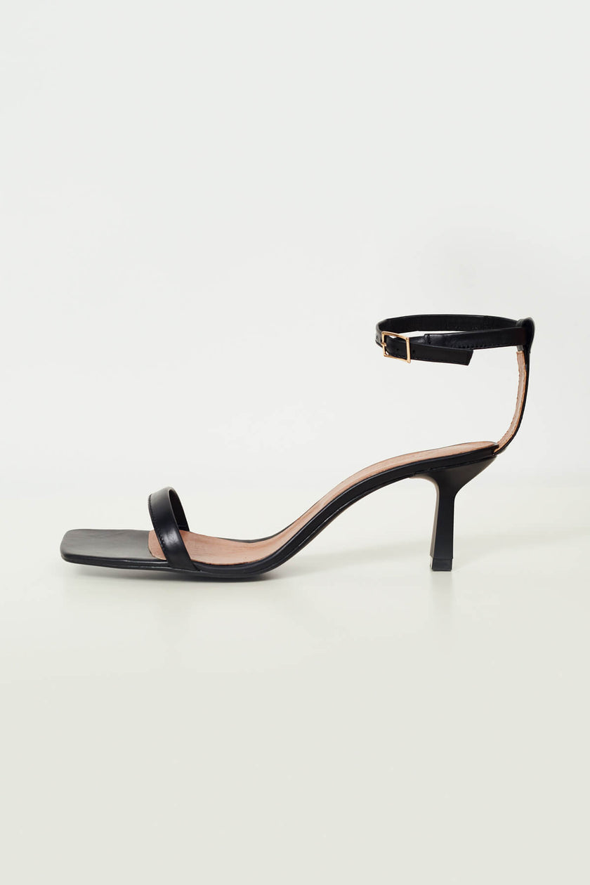 THIN STRAPPY HEELED SANDALS