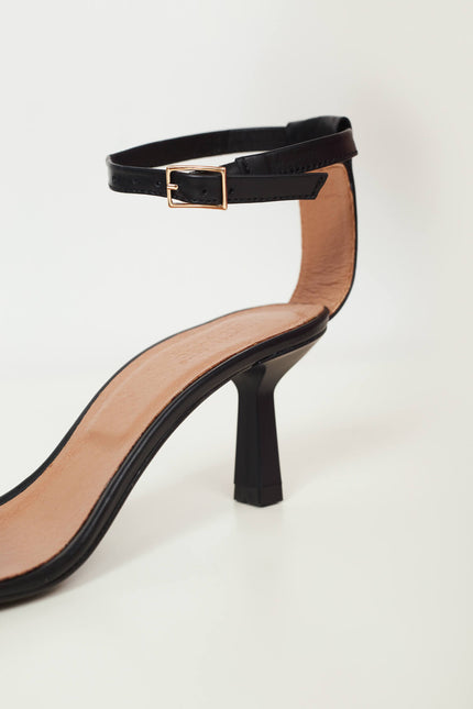 THIN STRAPPY HEELED SANDALS