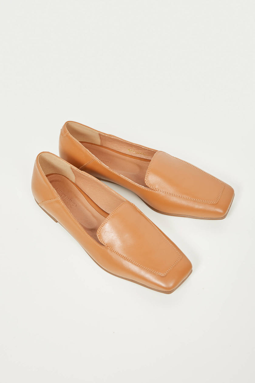 LEATHER LOAFERS