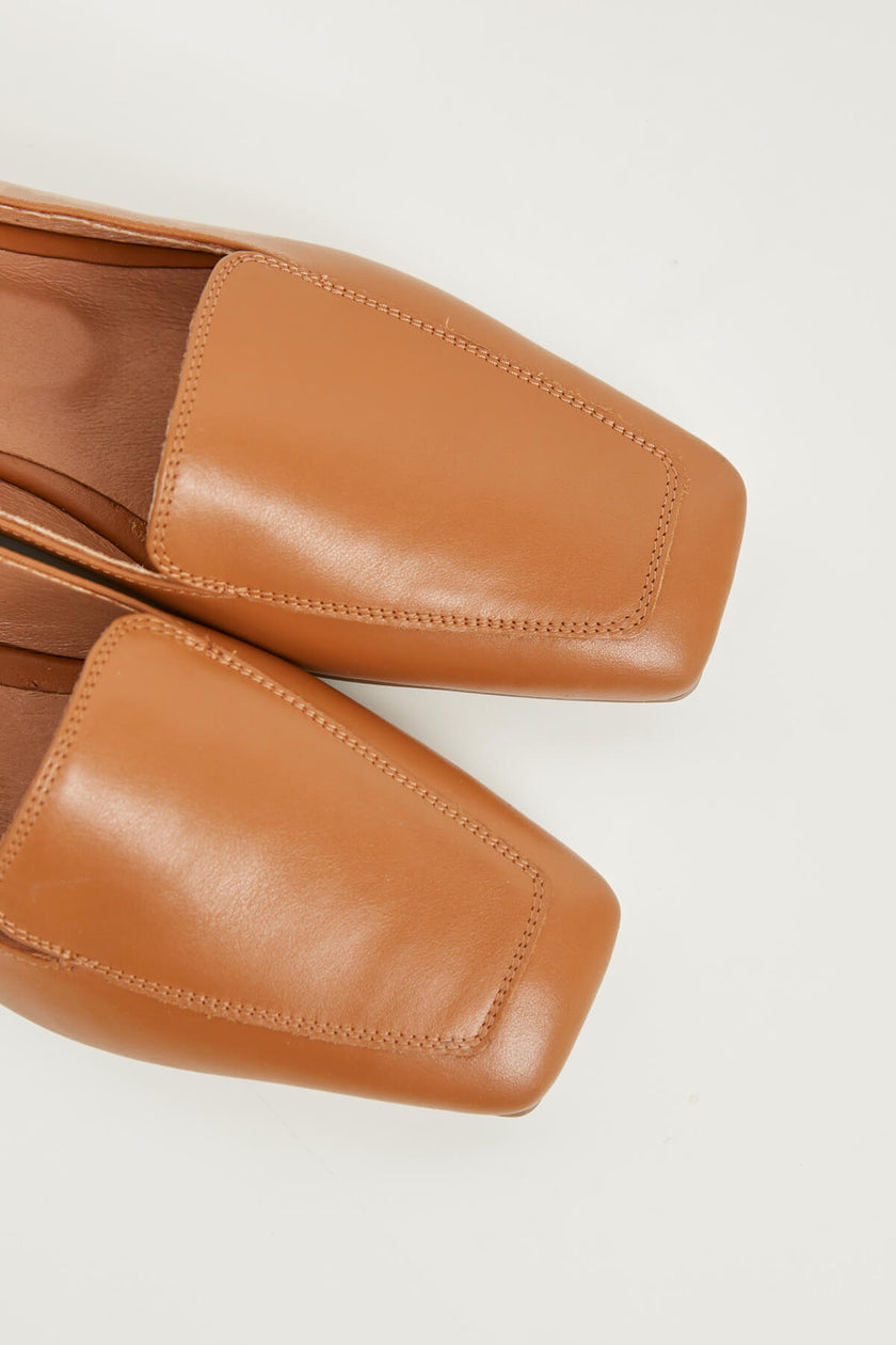 LEATHER LOAFERS