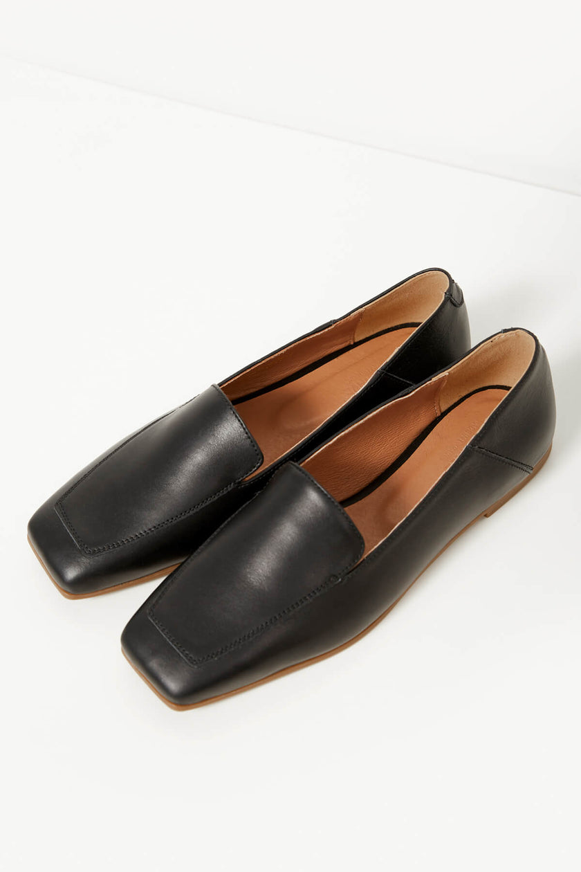 LEATHER LOAFERS