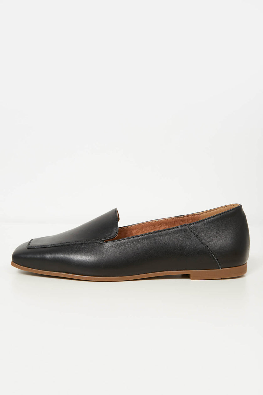 LEATHER LOAFERS
