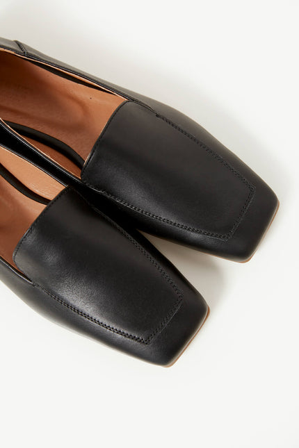 LEATHER LOAFERS
