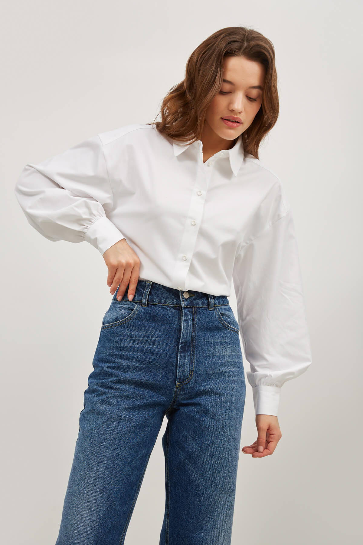 SEMI-FITTED WHITE SHIRT WITH LUSH SLEEVES