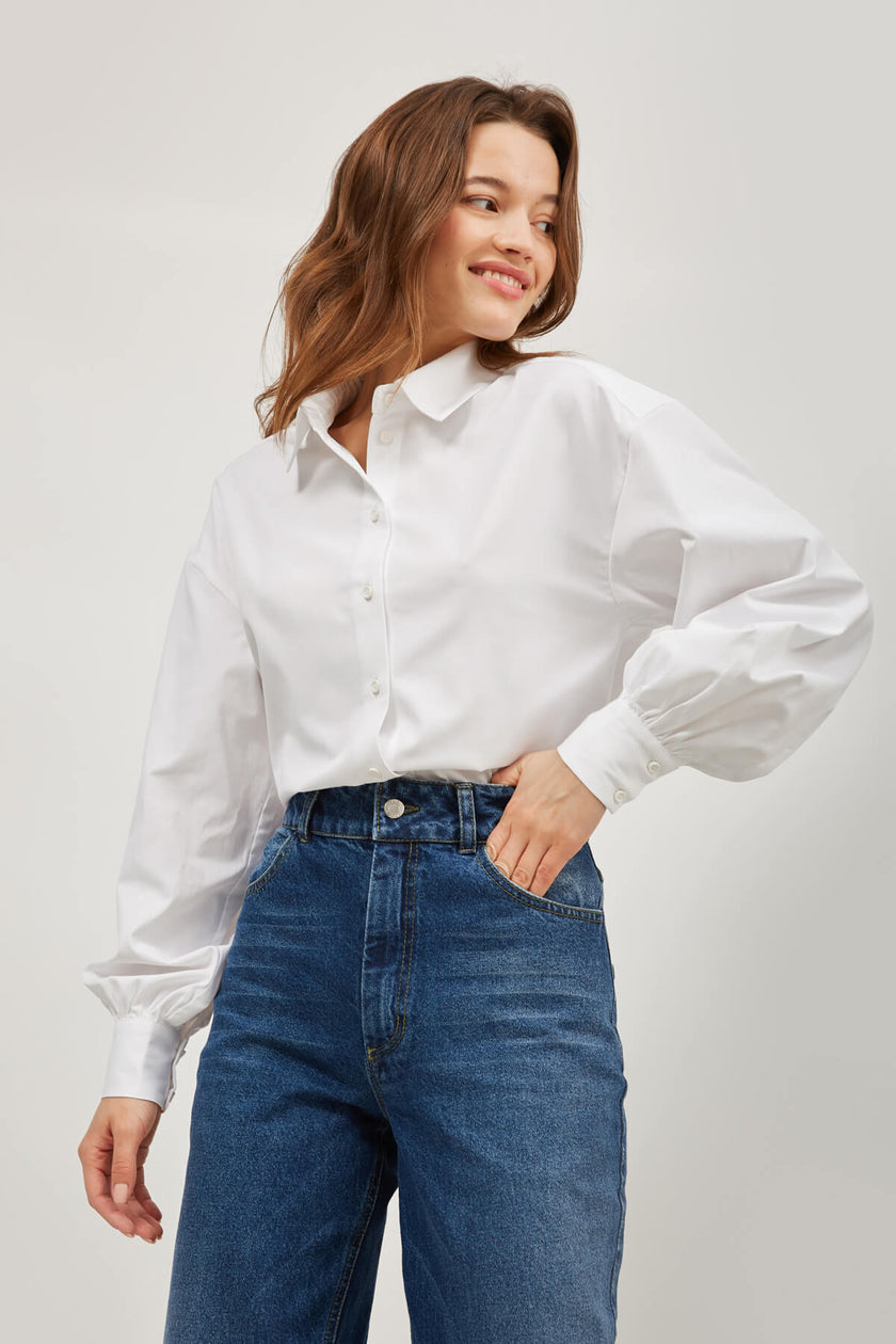 SEMI-FITTED WHITE SHIRT WITH LUSH SLEEVES