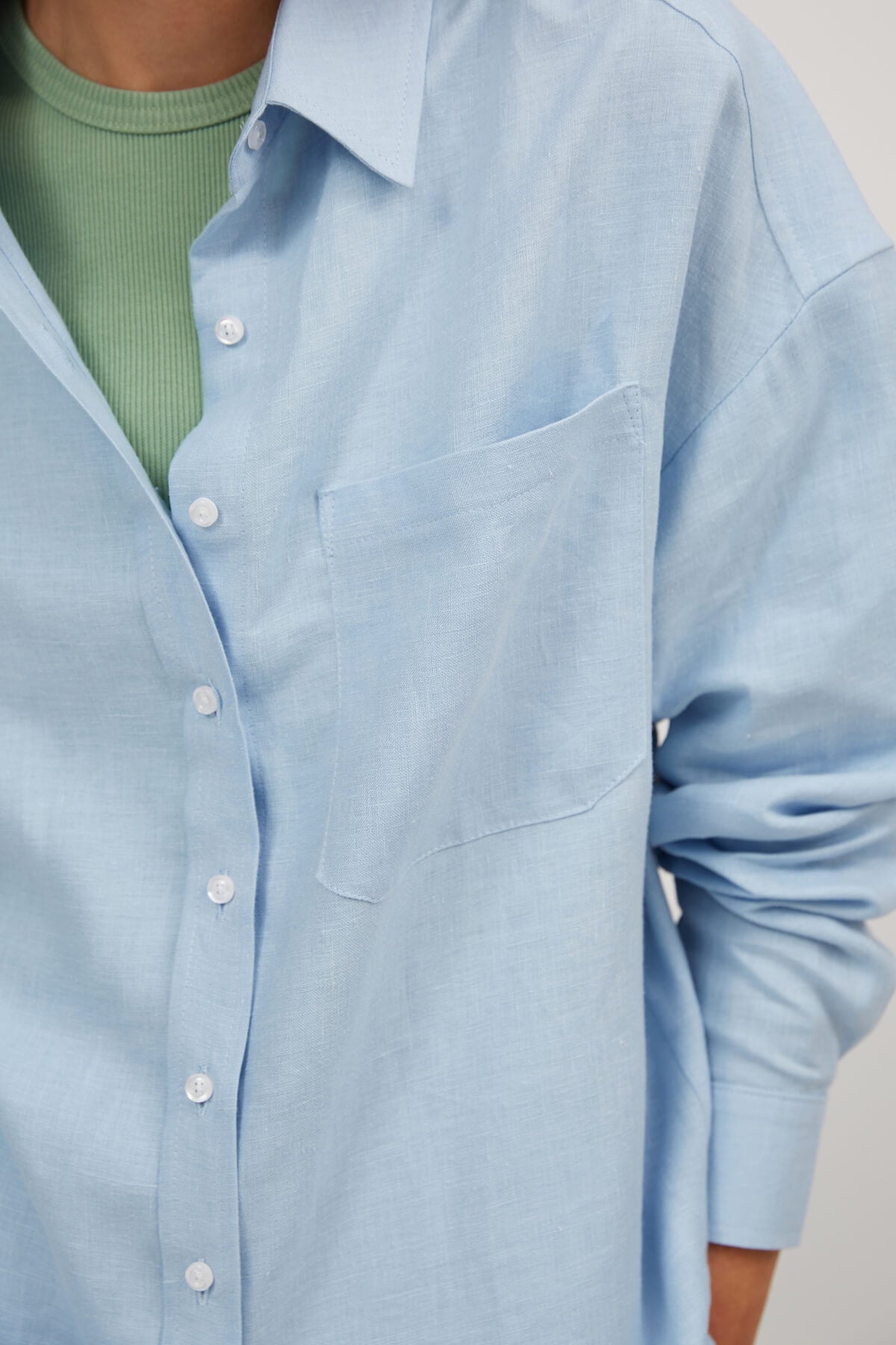 LOOSE-FIT LINEN SHIRT