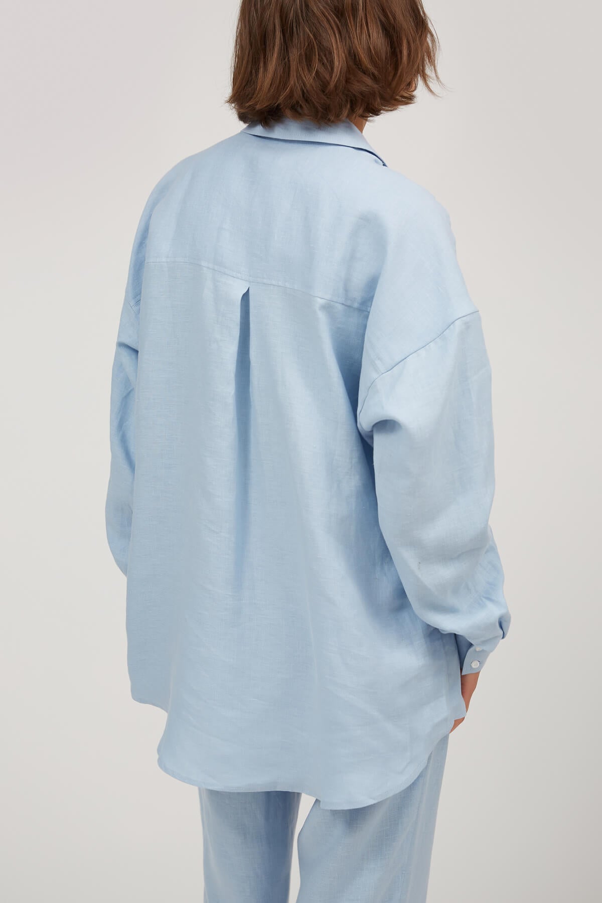 LOOSE-FIT LINEN SHIRT