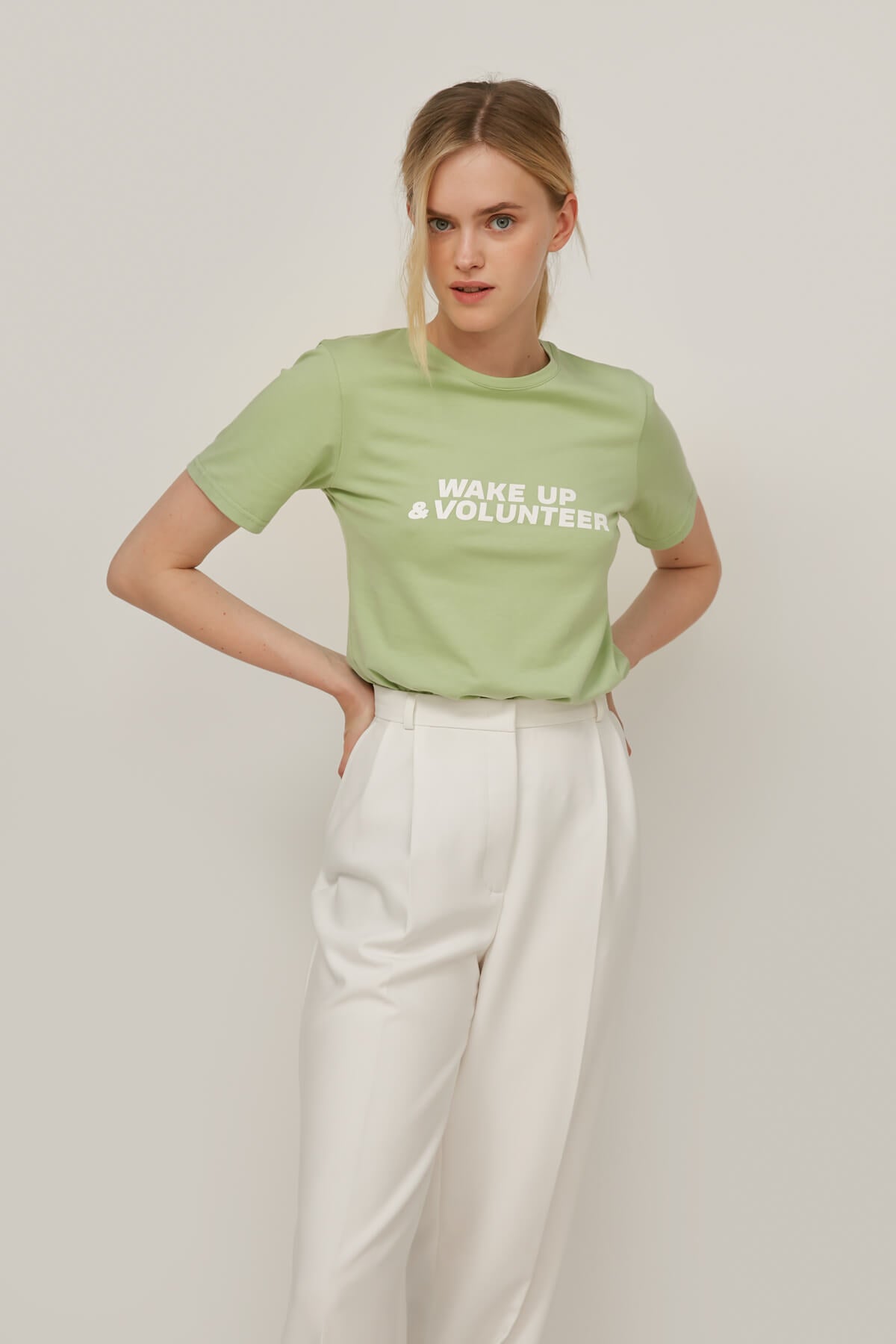 T-SHIRT 'WAKE UP & VOLUNTEER'