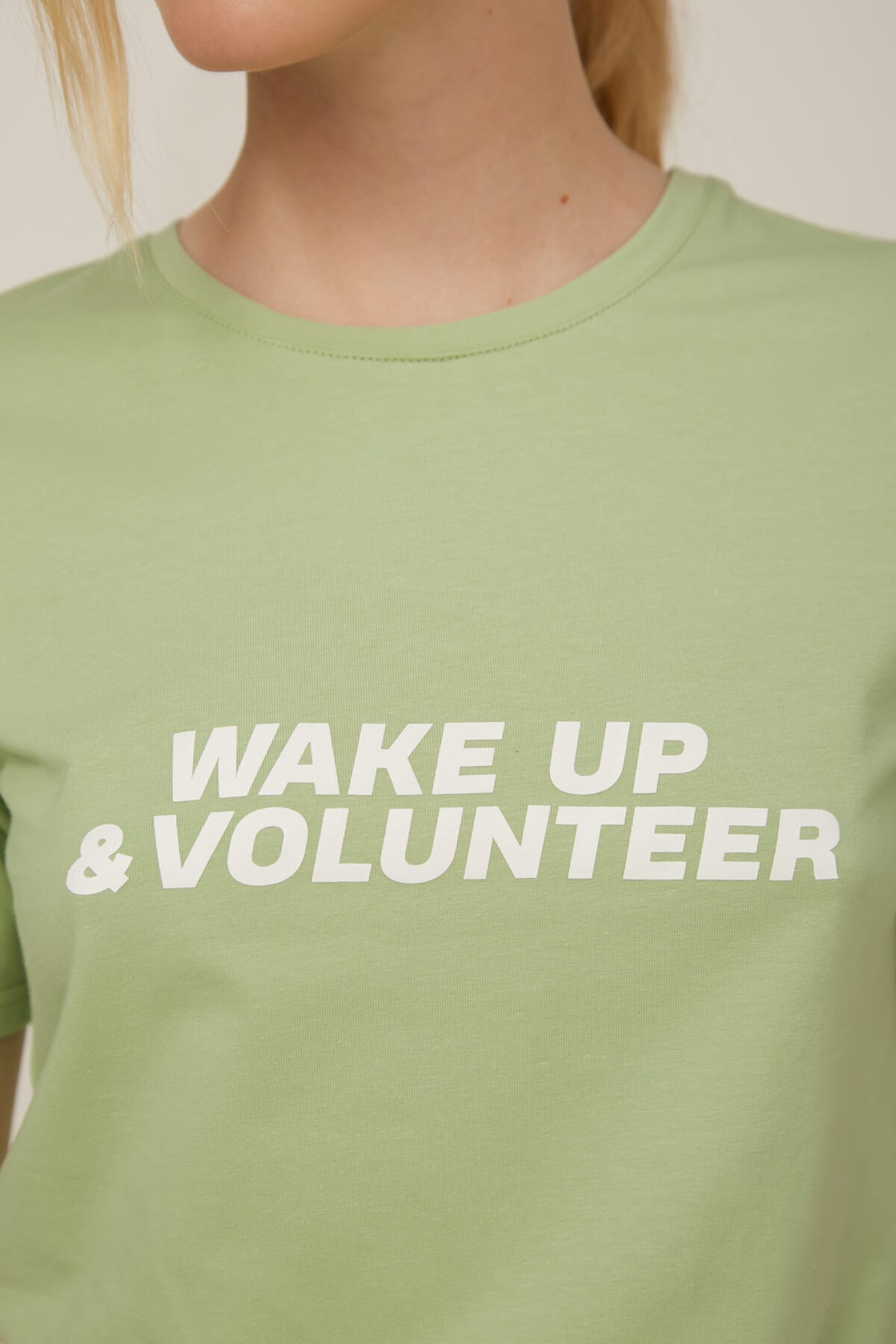 T-SHIRT 'WAKE UP & VOLUNTEER'