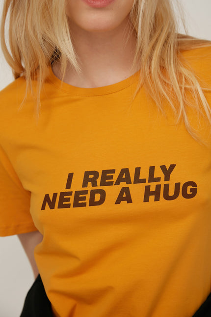 T-SHIRT 'I REALLY NEED A HUG'