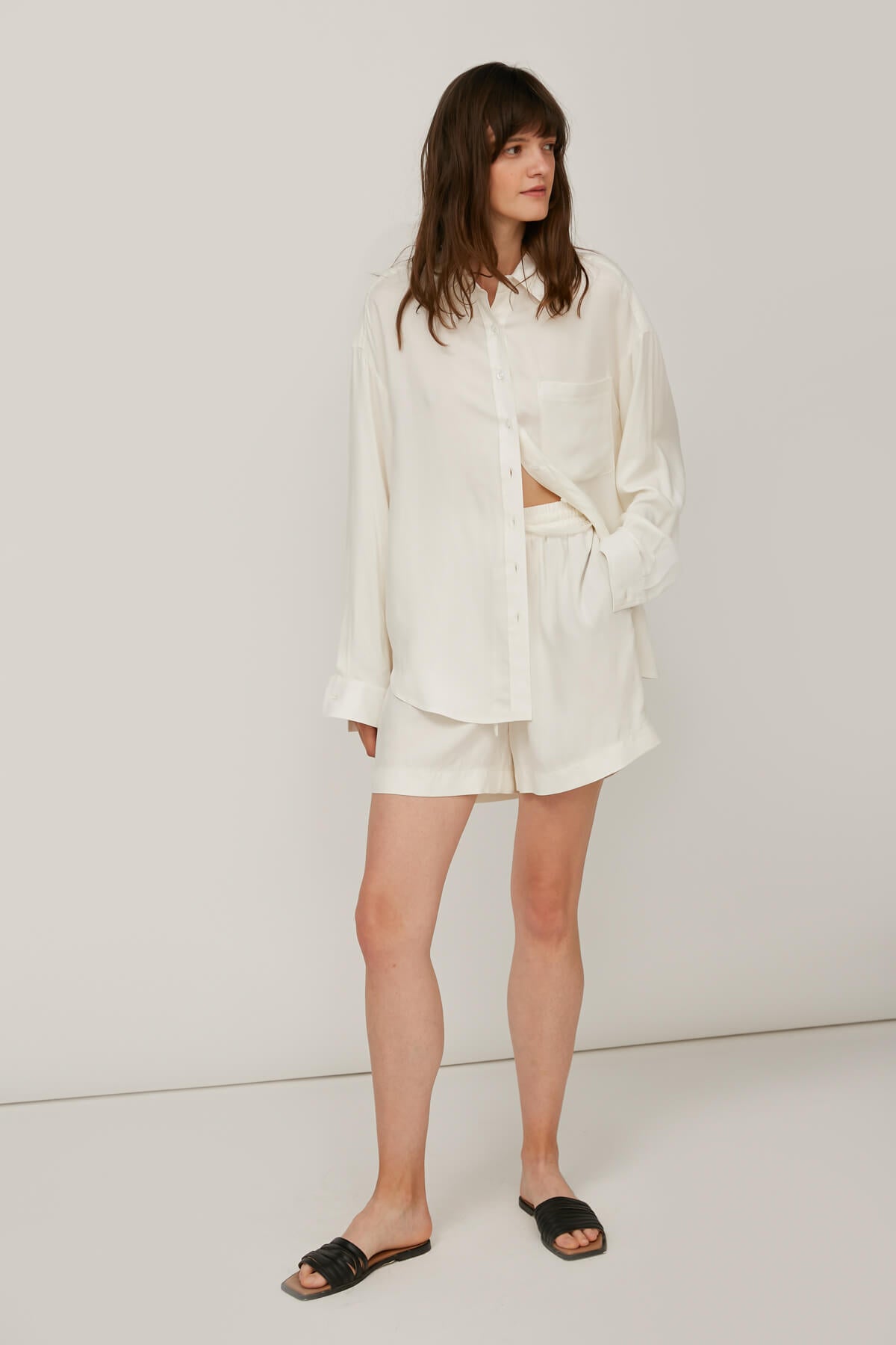 LOOSE-FIT STAPLE SHORTS