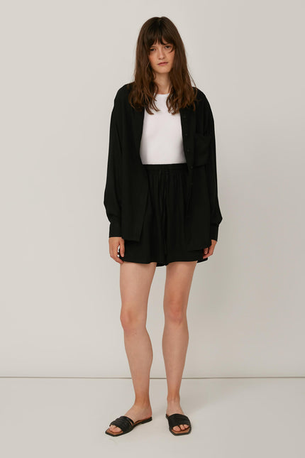 LOOSE-FIT STAPLE SHORTS