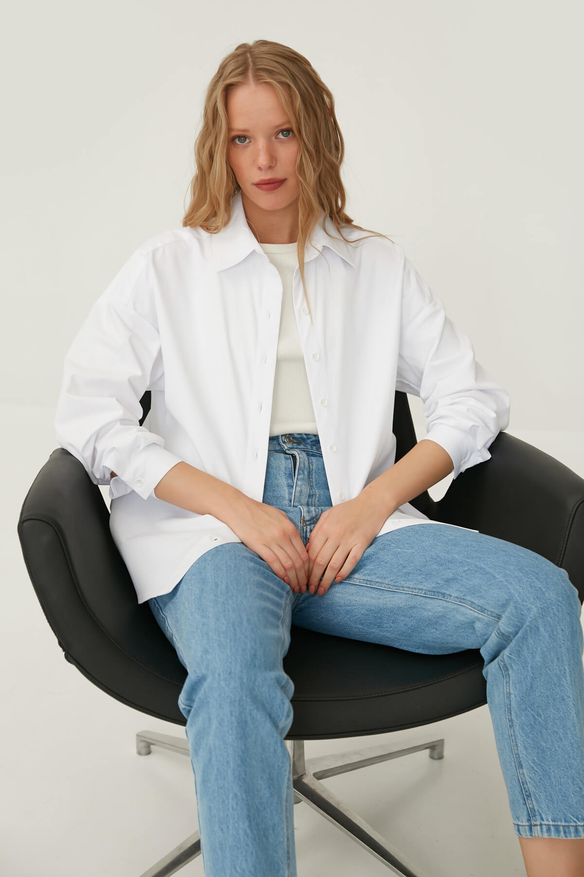 WHITE STRAIGHT-CUT LOOSE FIT SHIRT