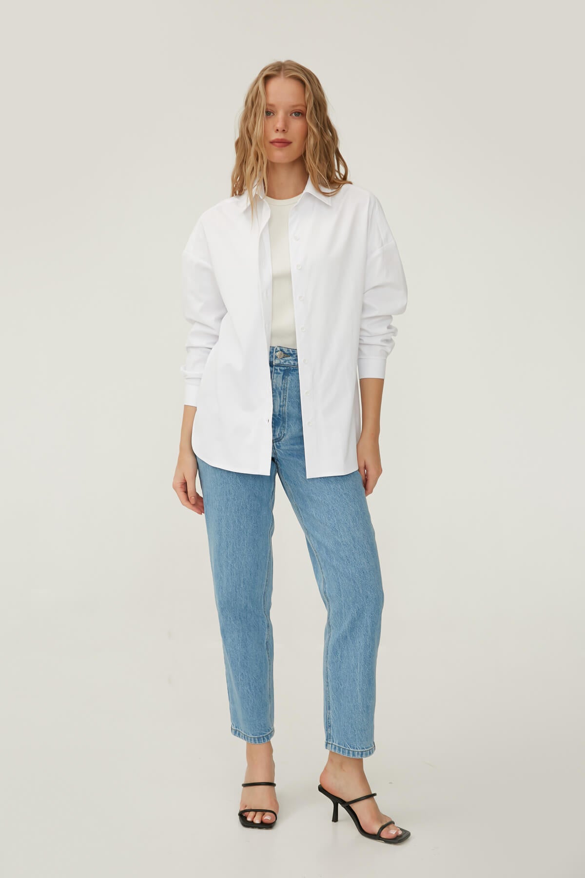 WHITE STRAIGHT-CUT LOOSE FIT SHIRT