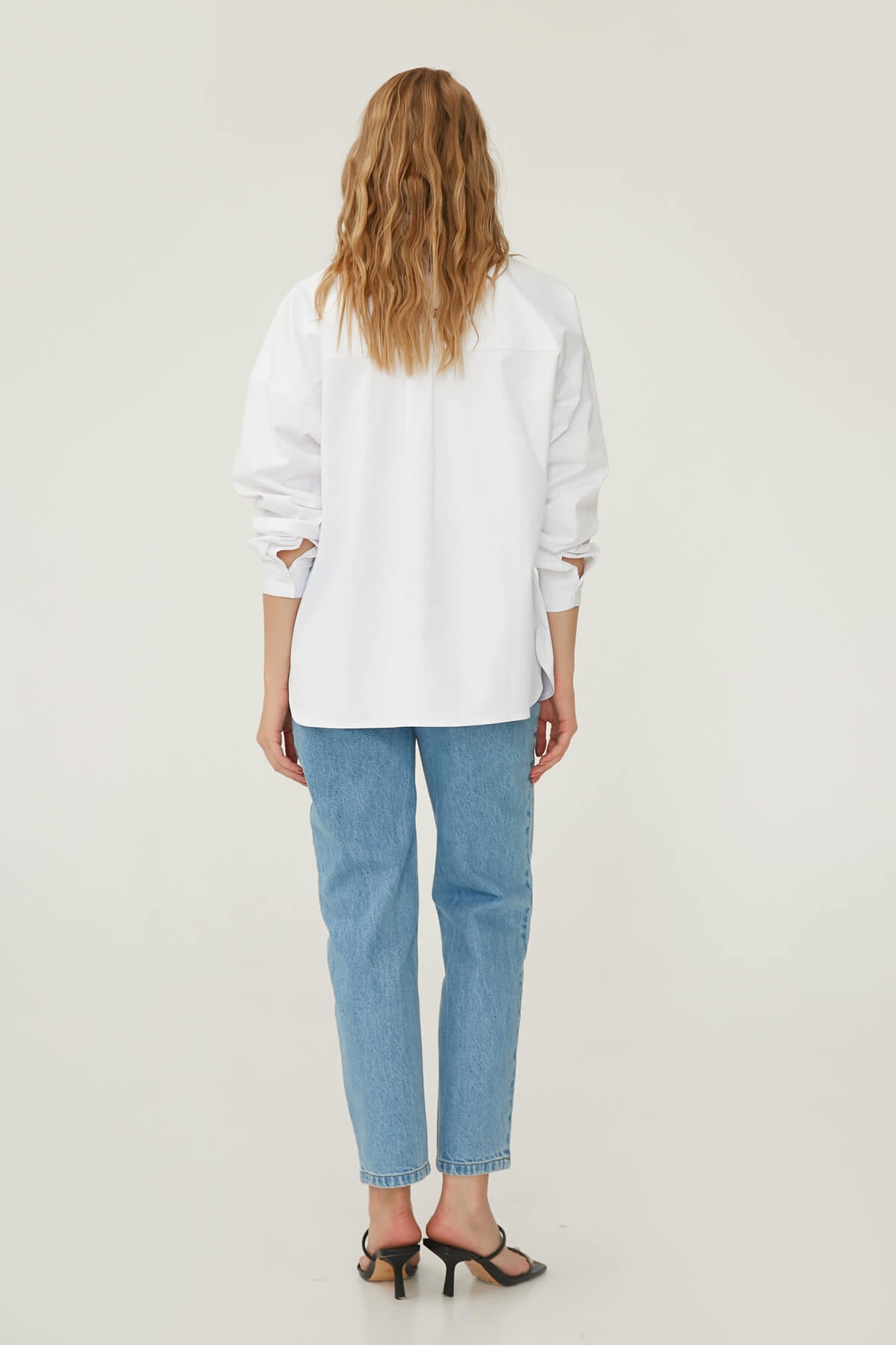 WHITE STRAIGHT-CUT LOOSE FIT SHIRT