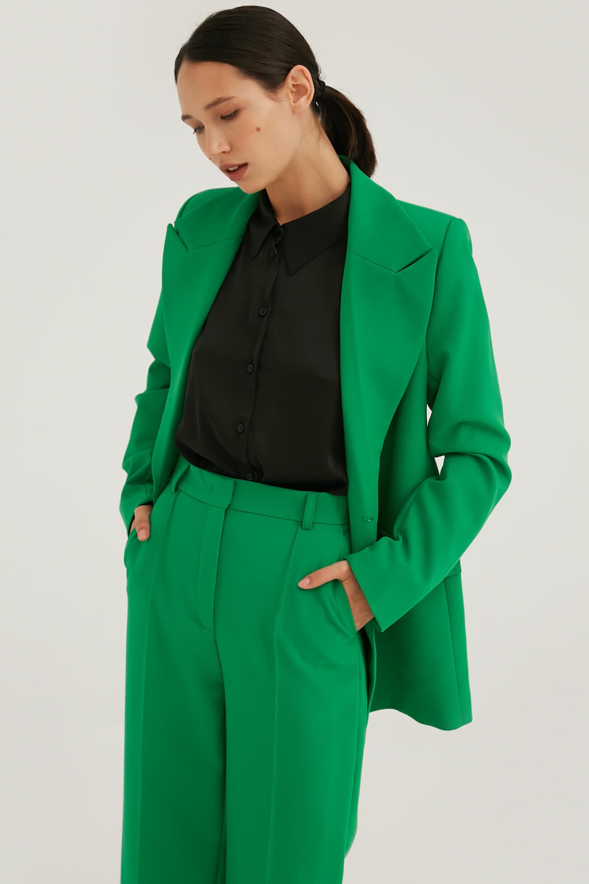 LOOSE-FIT BLACK SHIRT IN SATIN