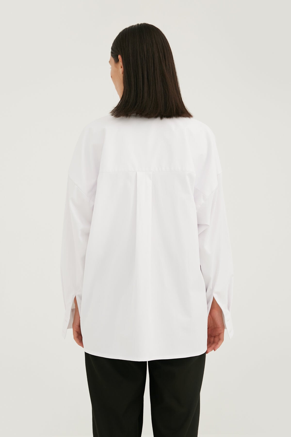 WHITE LOOSE-FIT COTTON SHIRT WITH UKRAINIAN FLAG EMBROIDERY