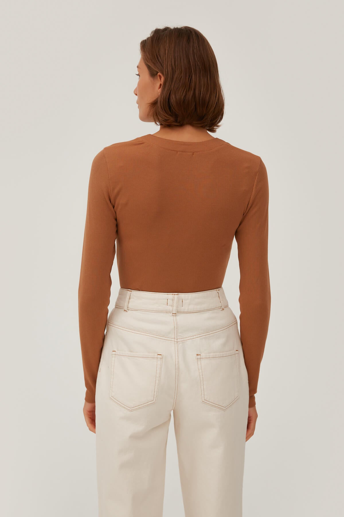 CARAMEL RIBBED JERSEY JUMPER WITH A STRIPE