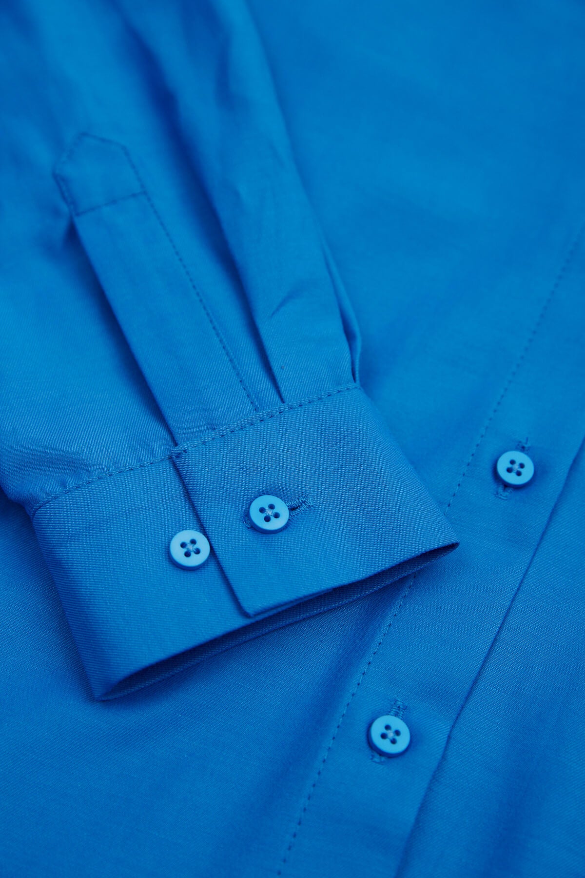 LOOSE-FIT BLUE COTTON SHIRT