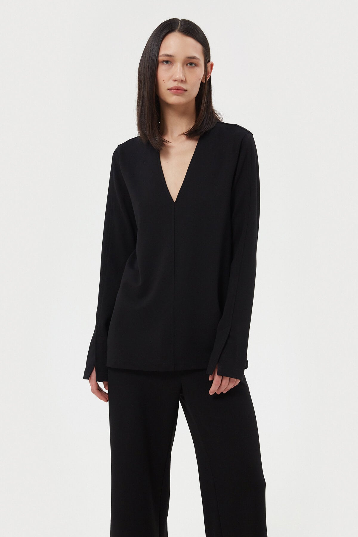 BLACK V-NECK JUMPER WITH VISCOSE