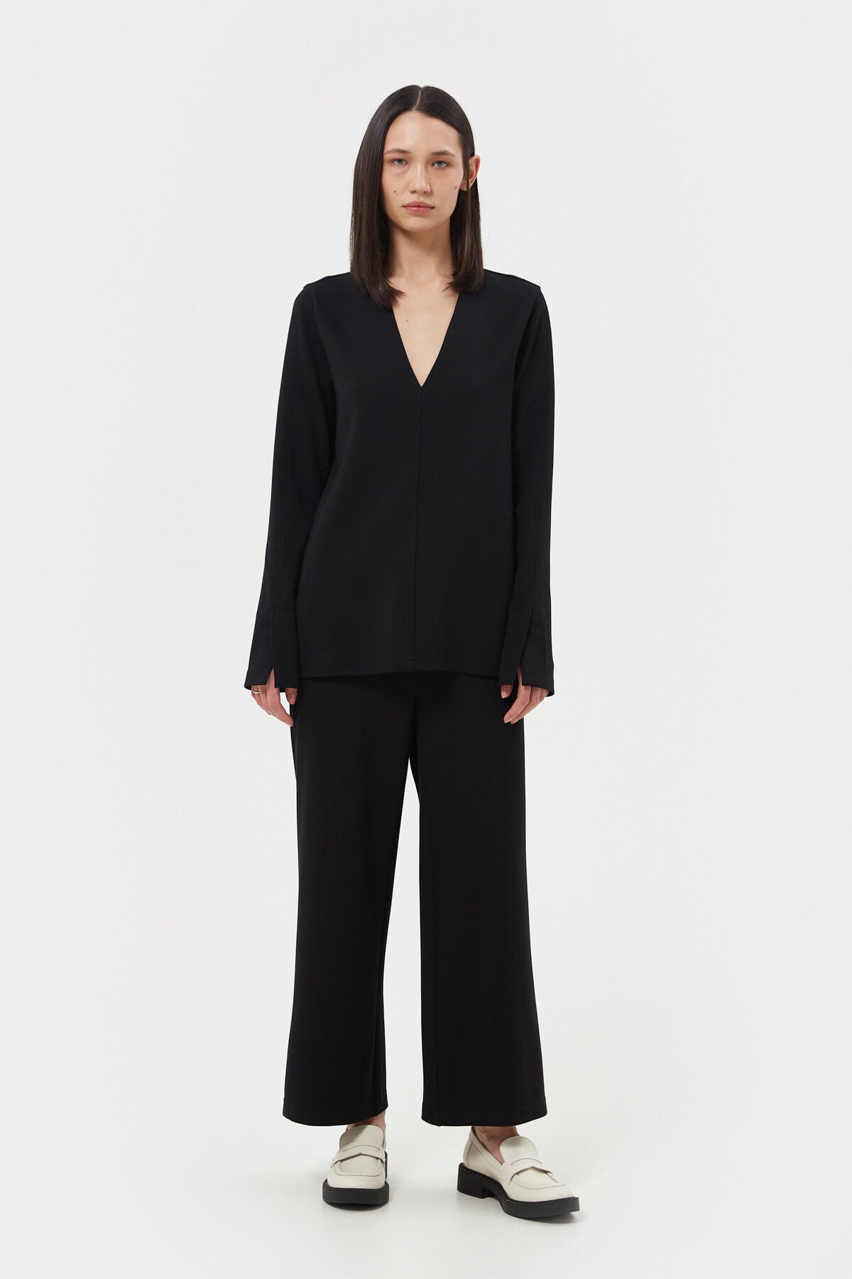 BLACK V-NECK JUMPER WITH VISCOSE