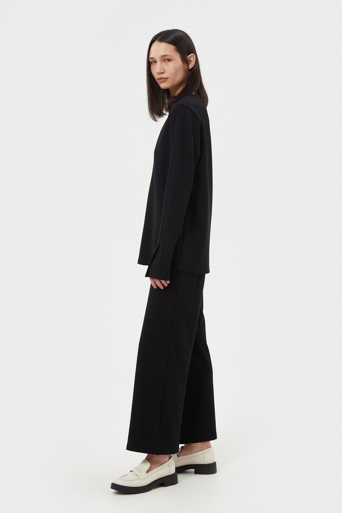 BLACK V-NECK JUMPER WITH VISCOSE