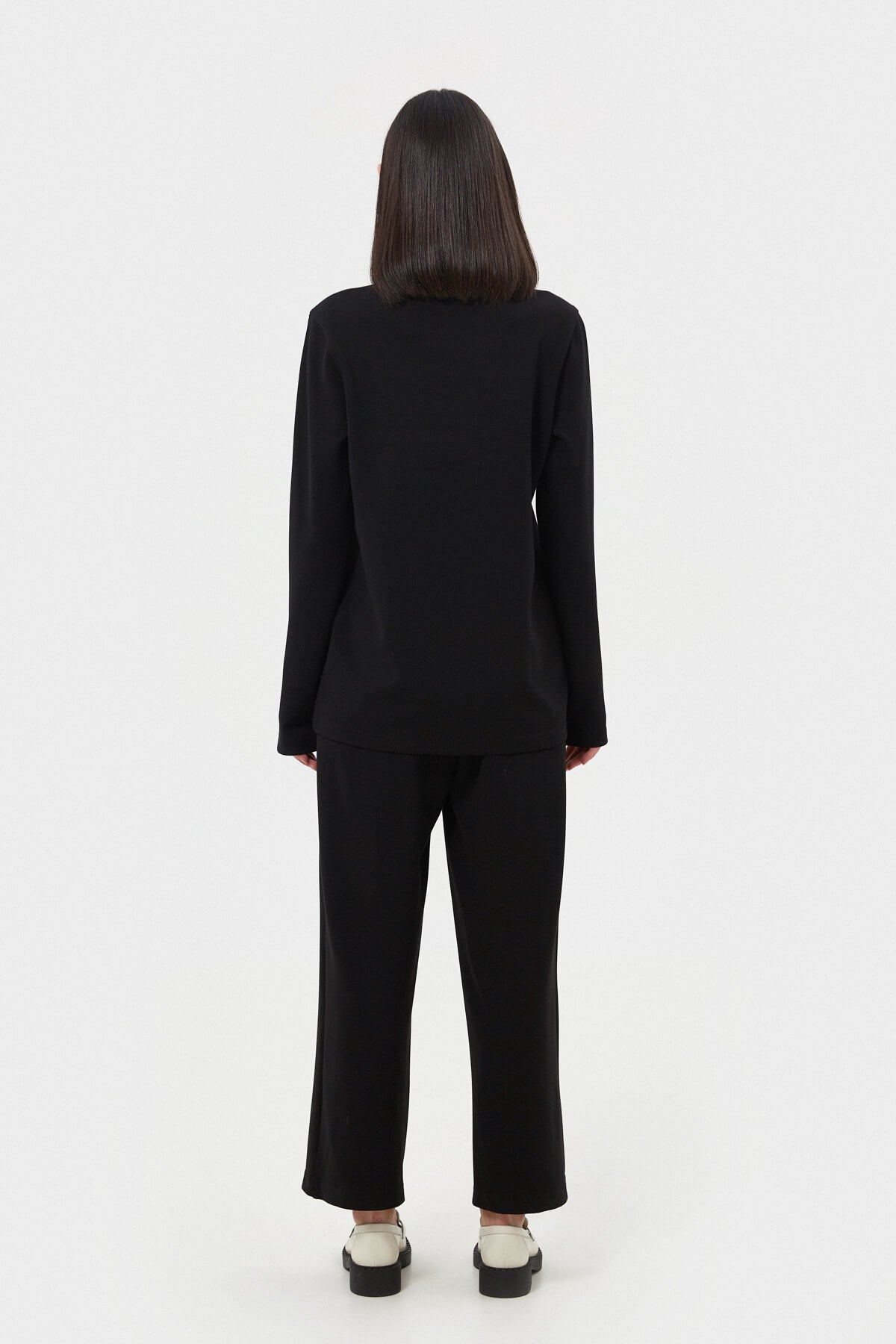 BLACK V-NECK JUMPER WITH VISCOSE