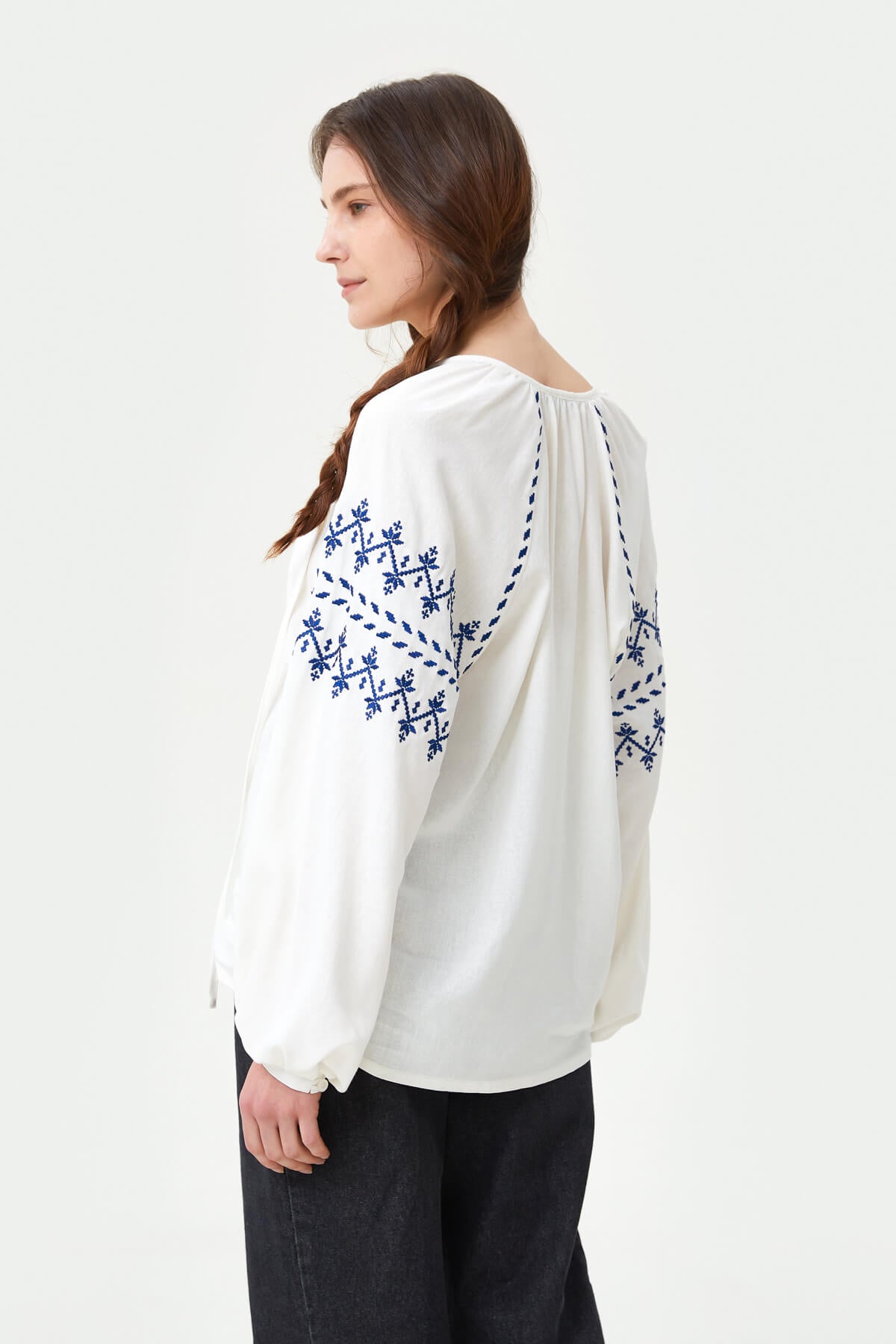 MILKY LINEN VYSHYVANKA SHIRT WITH ZIGZAGS EMBROIDERY