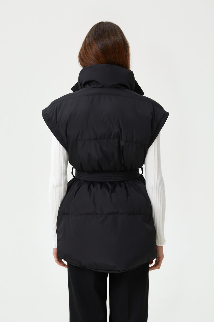 STRAIGHT MILKY QUILTED VEST