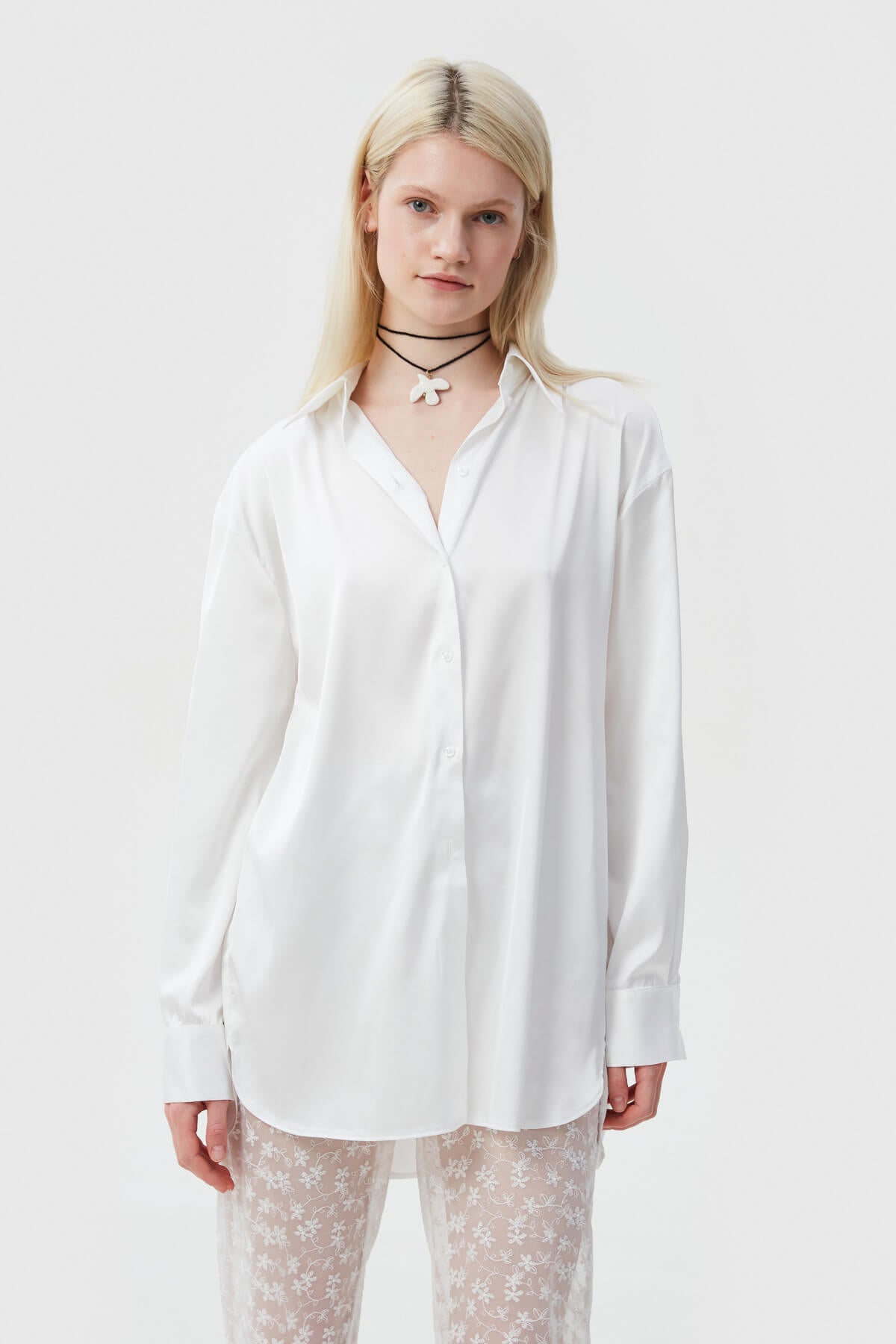 MILKY LOOSE-FIT ELONGATED SATIN SHIRT