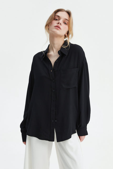 BLACK LOOSE-FIT STAPLE SHIRT