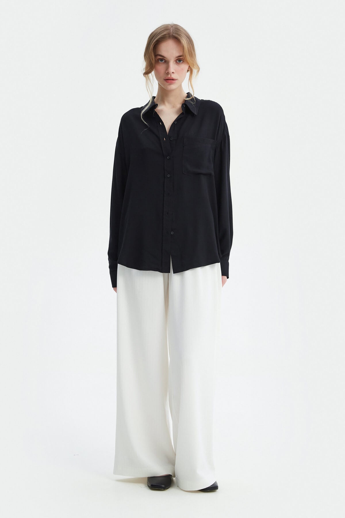 BLACK LOOSE-FIT STAPLE SHIRT