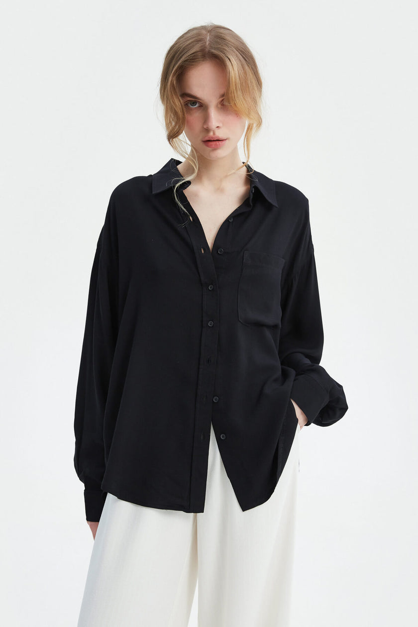 BLACK LOOSE-FIT STAPLE SHIRT