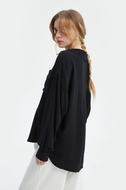 BLACK LOOSE-FIT STAPLE SHIRT