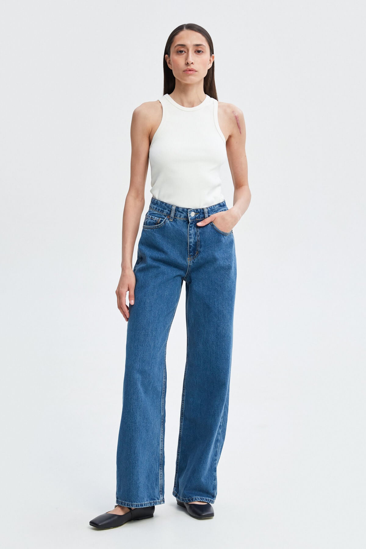 STRAIGHT-CUT JEANS