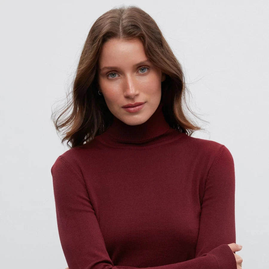 Basic knitted turtleneck in wine color with cotton