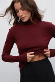 Basic knitted turtleneck in wine color with cotton