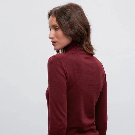 Basic knitted turtleneck in wine color with cotton