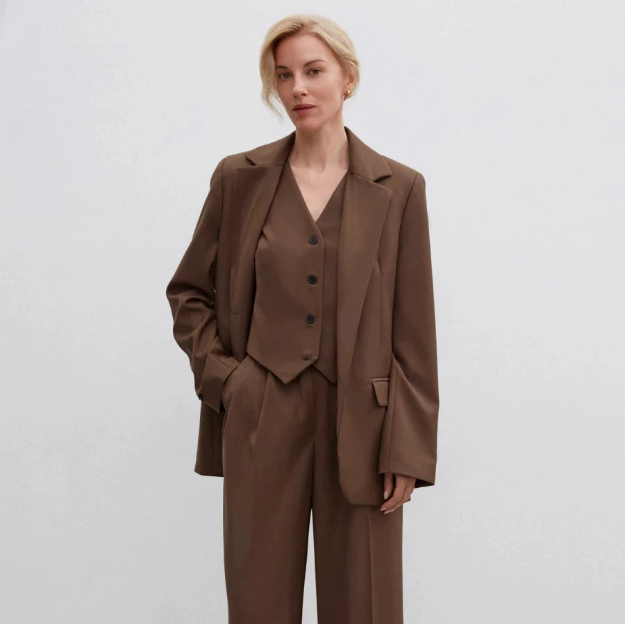 Chocolate single-breasted straight-cut jacket made of viscose.