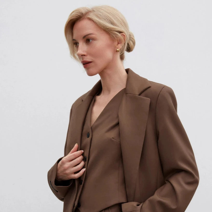 Chocolate single-breasted straight-cut jacket made of viscose.