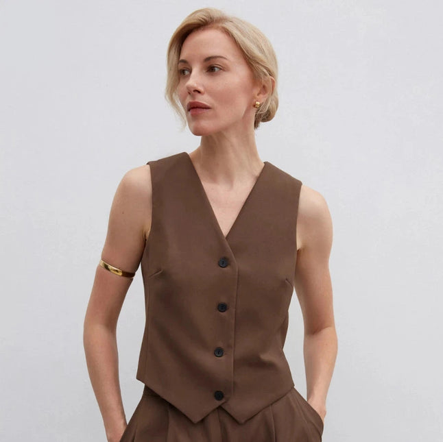 Chocolate classic cut vest made of viscose.