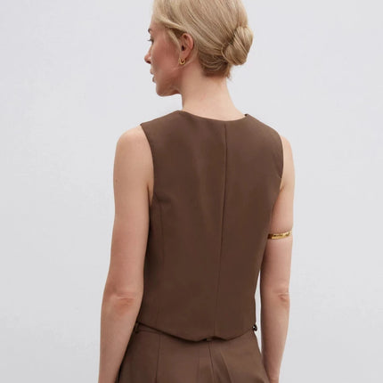 Chocolate classic cut vest made of viscose.
