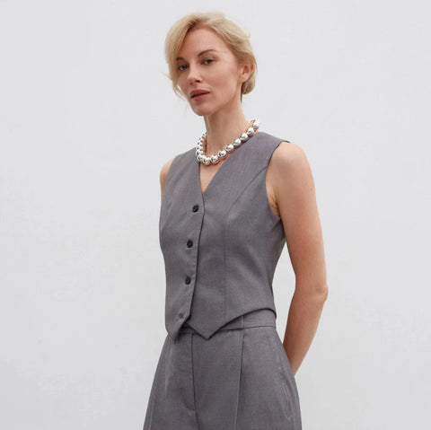 Gray classic cut vest made of viscose