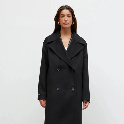 Black double-breasted straight-cut coat made with wool