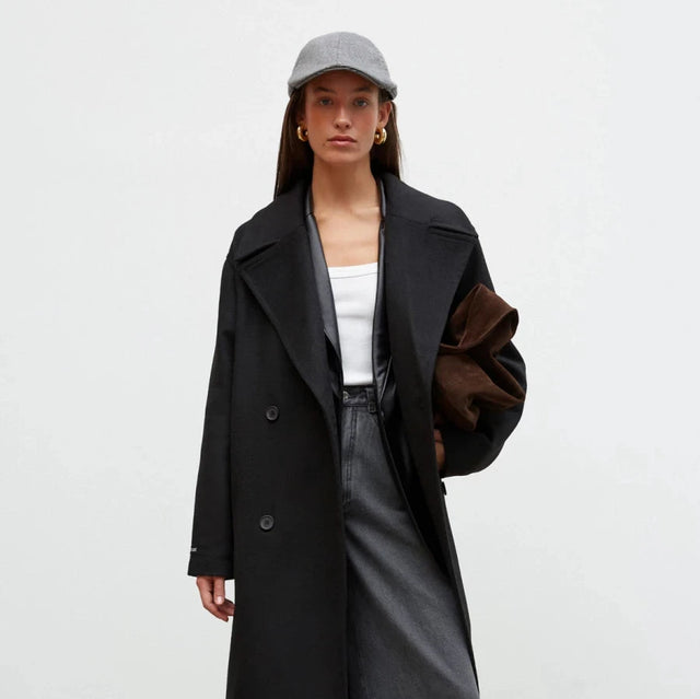 Black double-breasted straight-cut coat made with wool