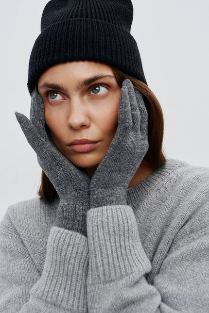 Knitted mittens with wool