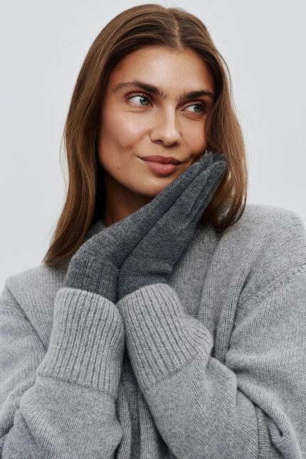 Knitted mittens with wool