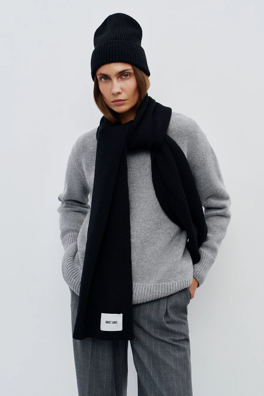 Knitted wool scarf