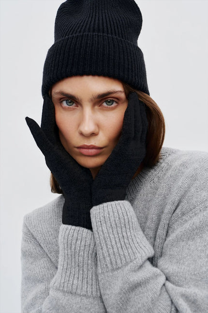 Knitted mittens with wool